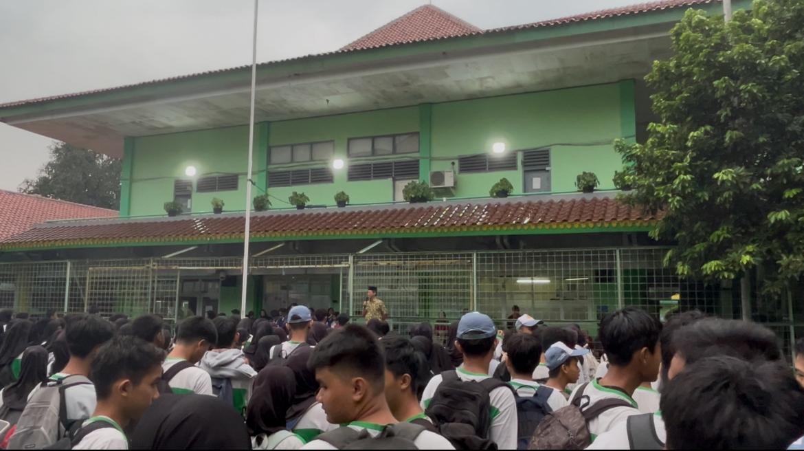 di lapangan